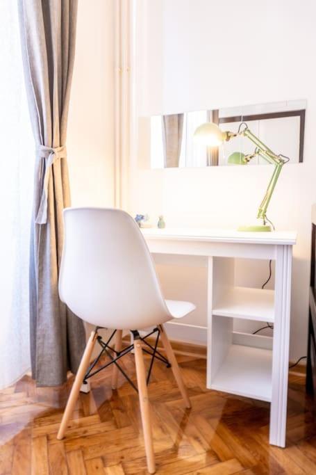Central And Comfy 2Bdr Apartment Near Parliament Belgrado Buitenkant foto