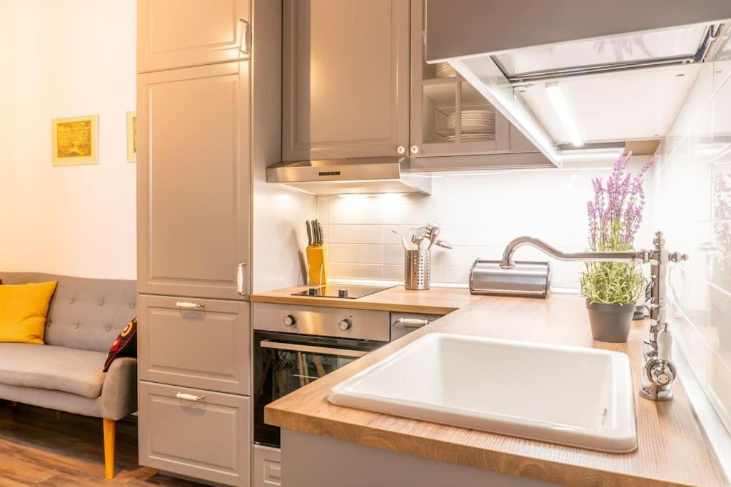 Central And Comfy 2Bdr Apartment Near Parliament Belgrado Buitenkant foto