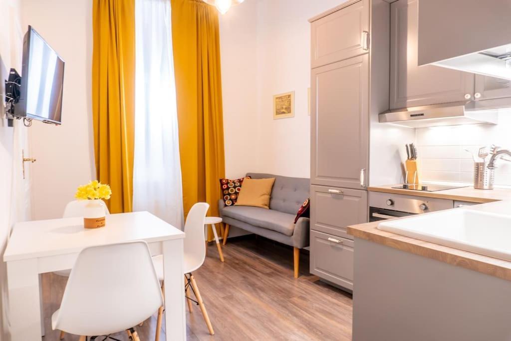 Central And Comfy 2Bdr Apartment Near Parliament Belgrado Buitenkant foto