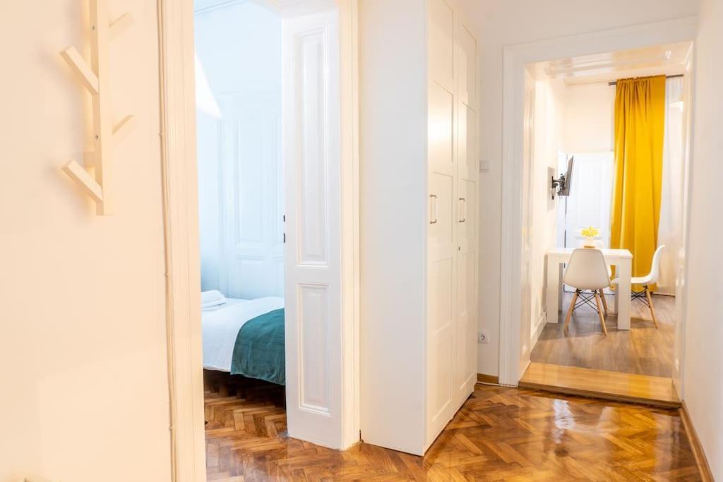 Central And Comfy 2Bdr Apartment Near Parliament Belgrado Buitenkant foto