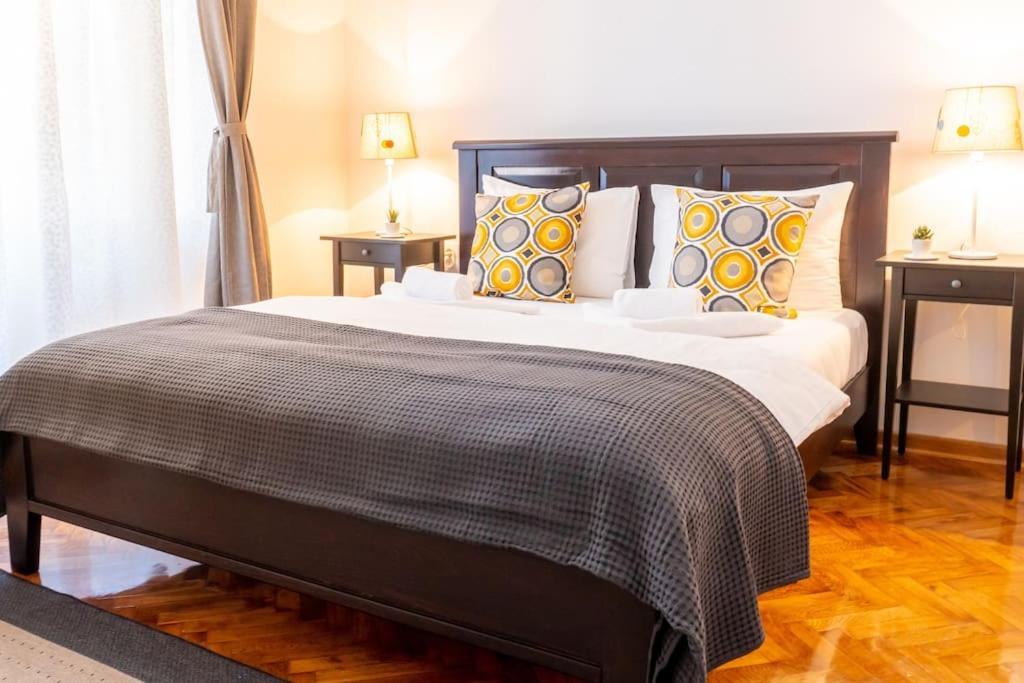 Central And Comfy 2Bdr Apartment Near Parliament Belgrado Buitenkant foto